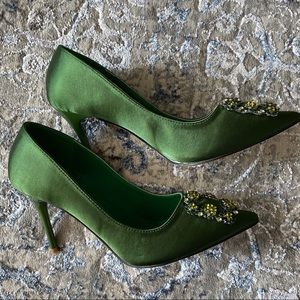 Heels with brooch, Manolo Blahnik look alikes